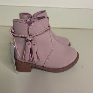 New haven’t been worn pink boots